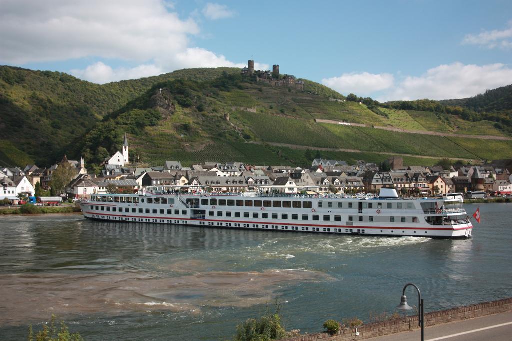Gaestehaus Burgberg, Weinhaus Fries Kattenes Extérieur photo