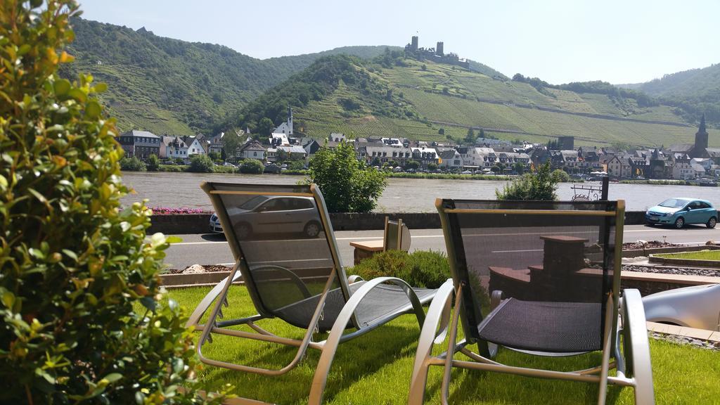 Gaestehaus Burgberg, Weinhaus Fries Kattenes Extérieur photo